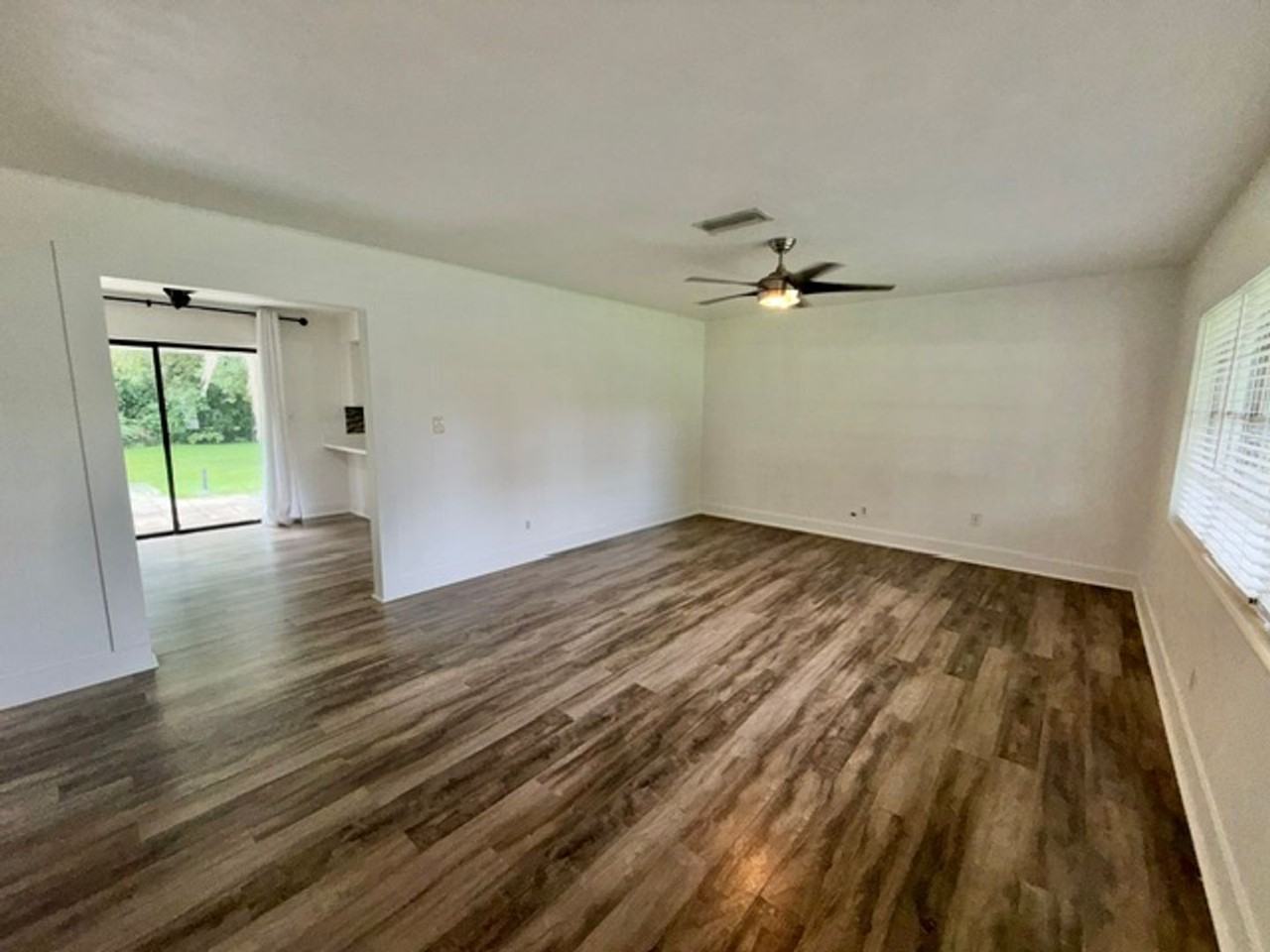 1810 S Locust Ave - Photo 3 of 15