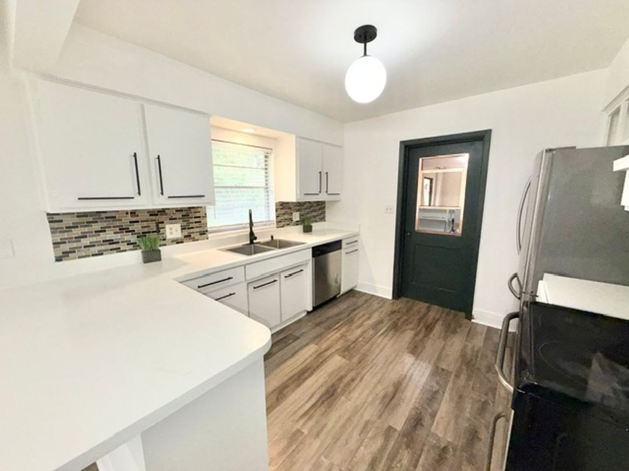 1810 S Locust Ave - Photo 6 of 15