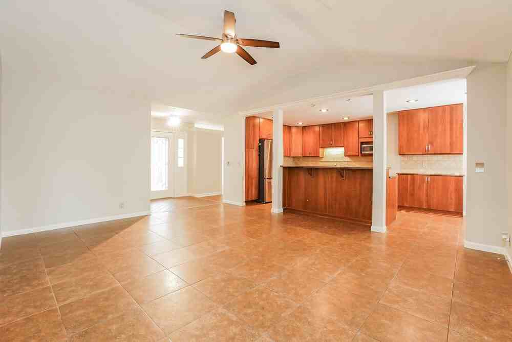 1020 Ainsworth Cir - Photo 5 of 17