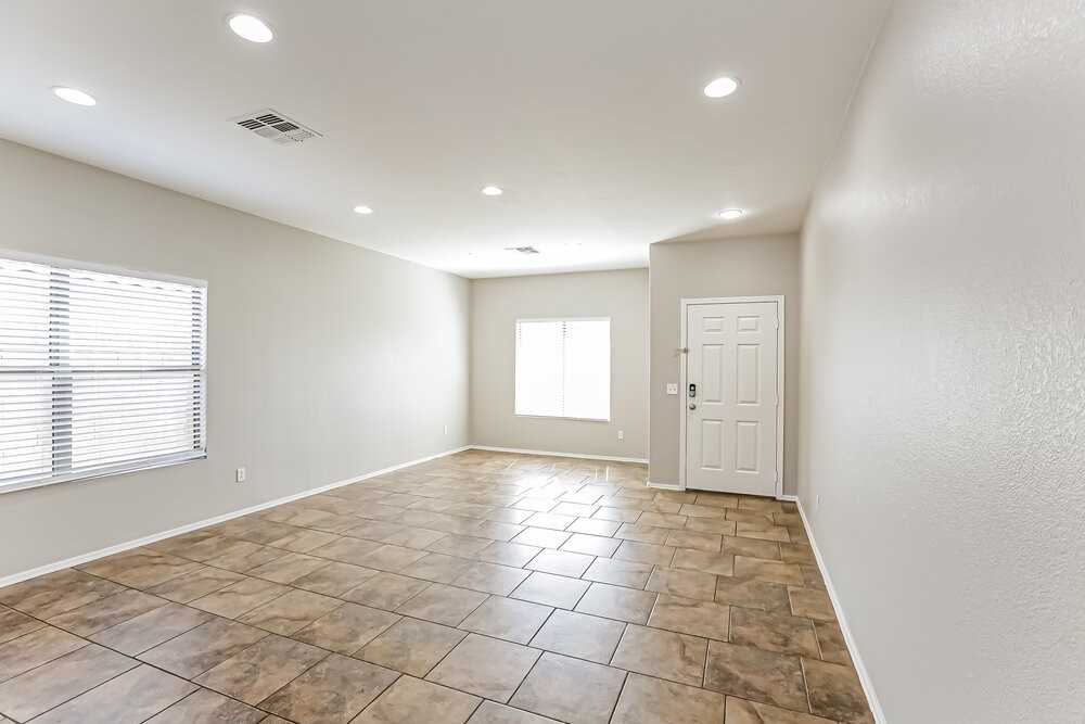 9656 W Cordes Rd - Photo 4 of 17