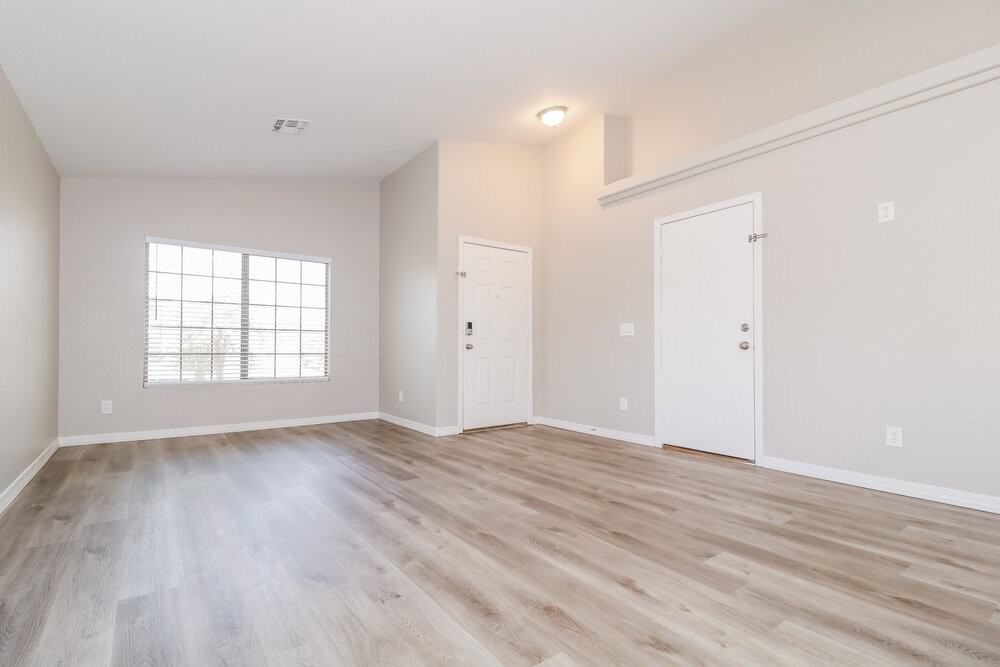 13053 W Redfield Rd - Photo 4 of 16