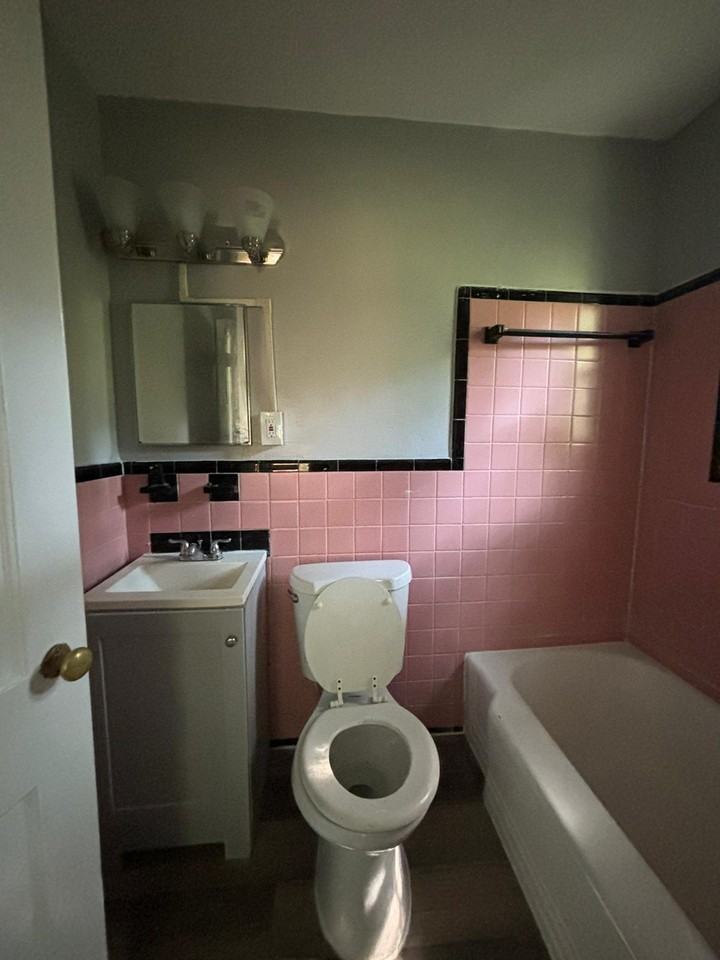 8306 Roanoke Ave #6 - Photo 5 of 11