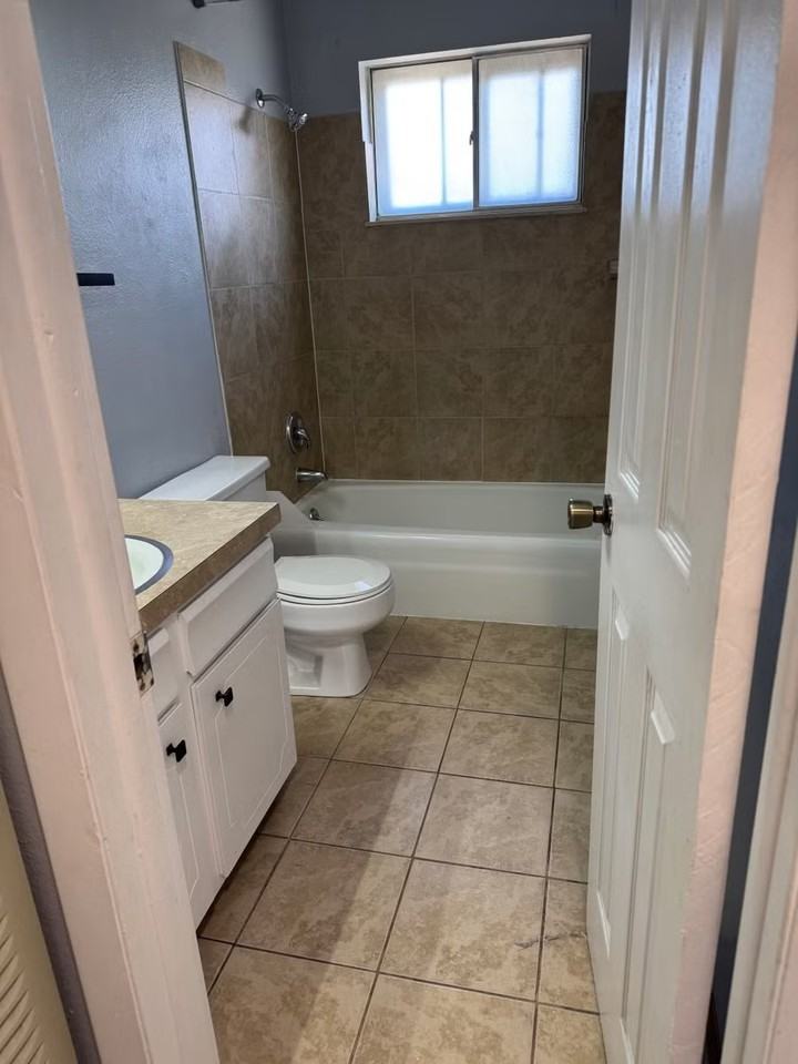 3924 Devonshire Ln #4 - Photo 5 of 14