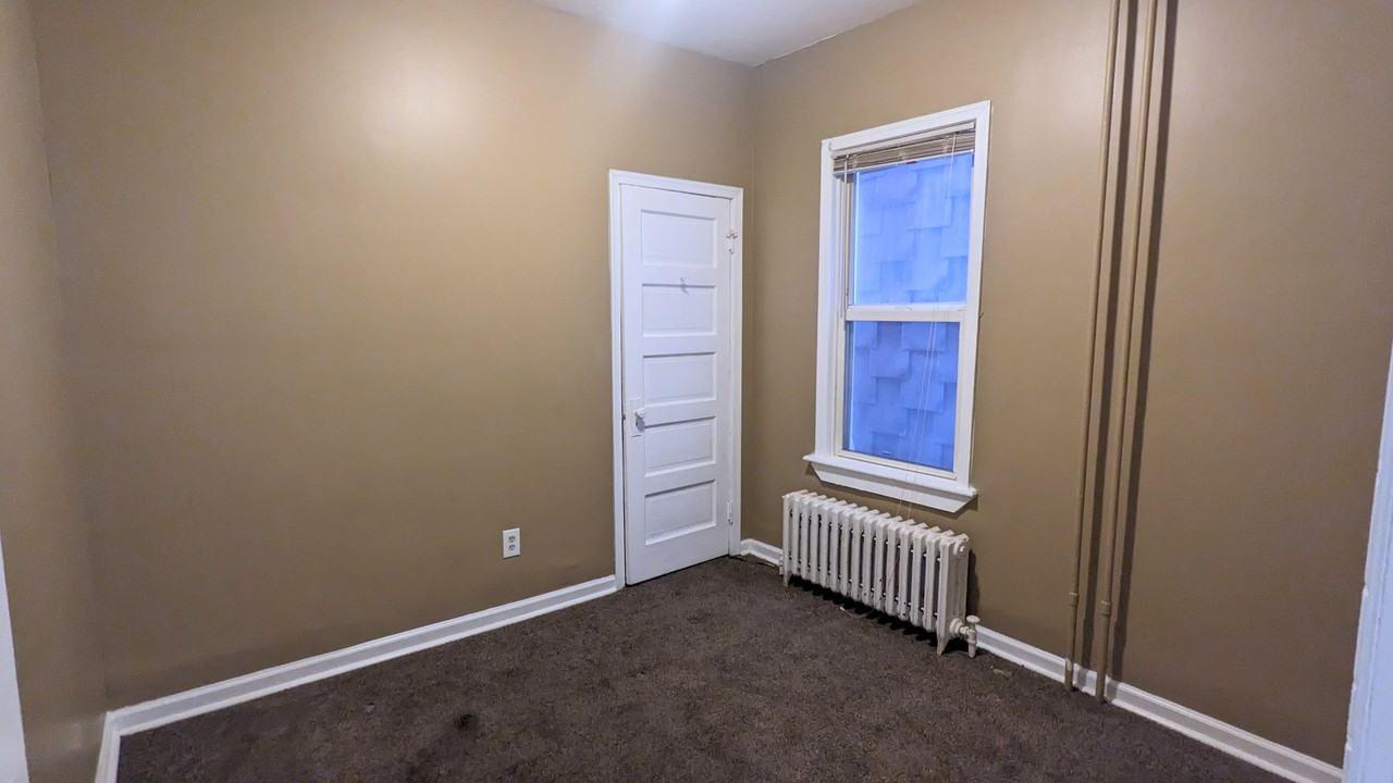 395 Livingston Ave #1 - Photo 3 of 7