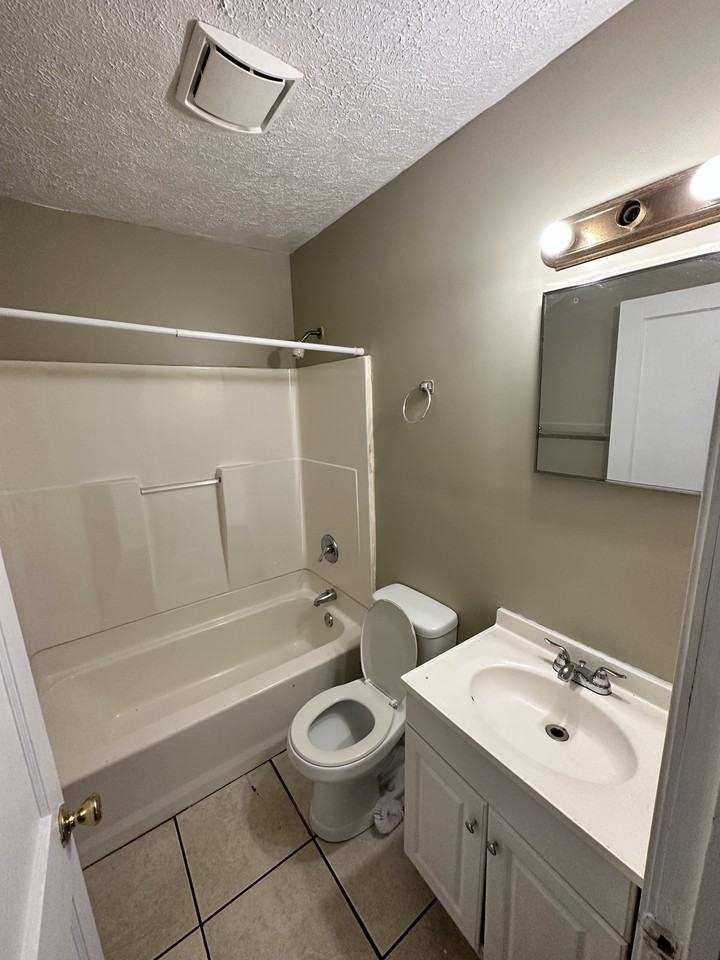 2421 Mercer Ave - Photo 3 of 12