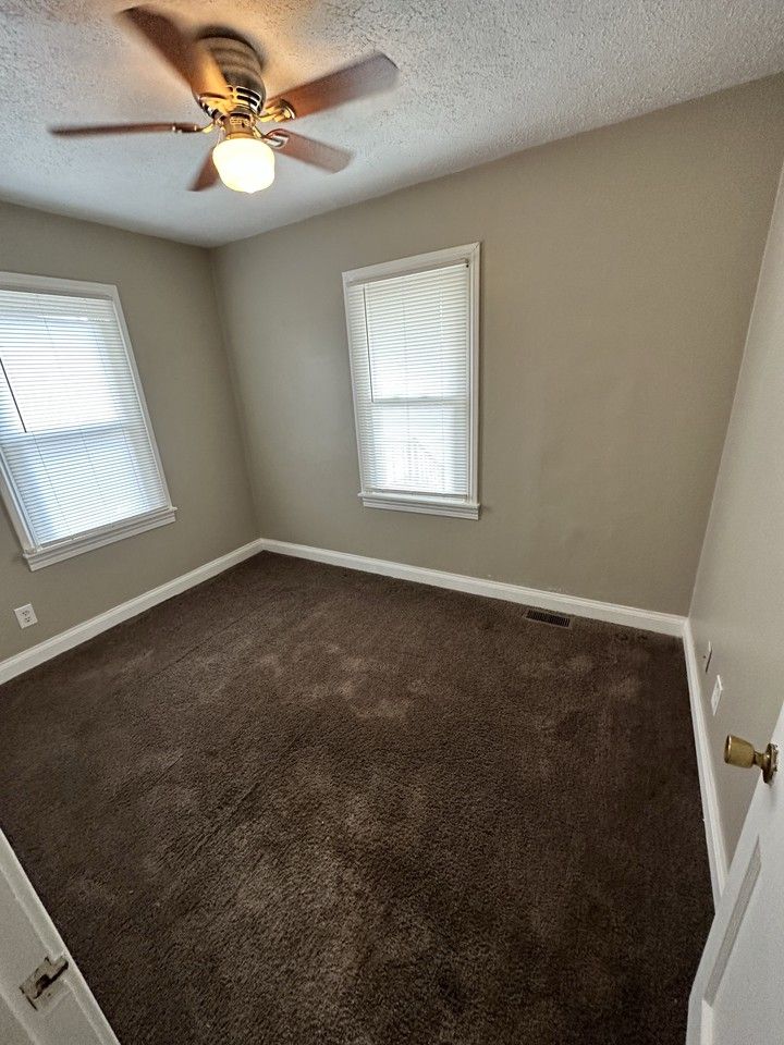 2421 Mercer Ave - Photo 4 of 12
