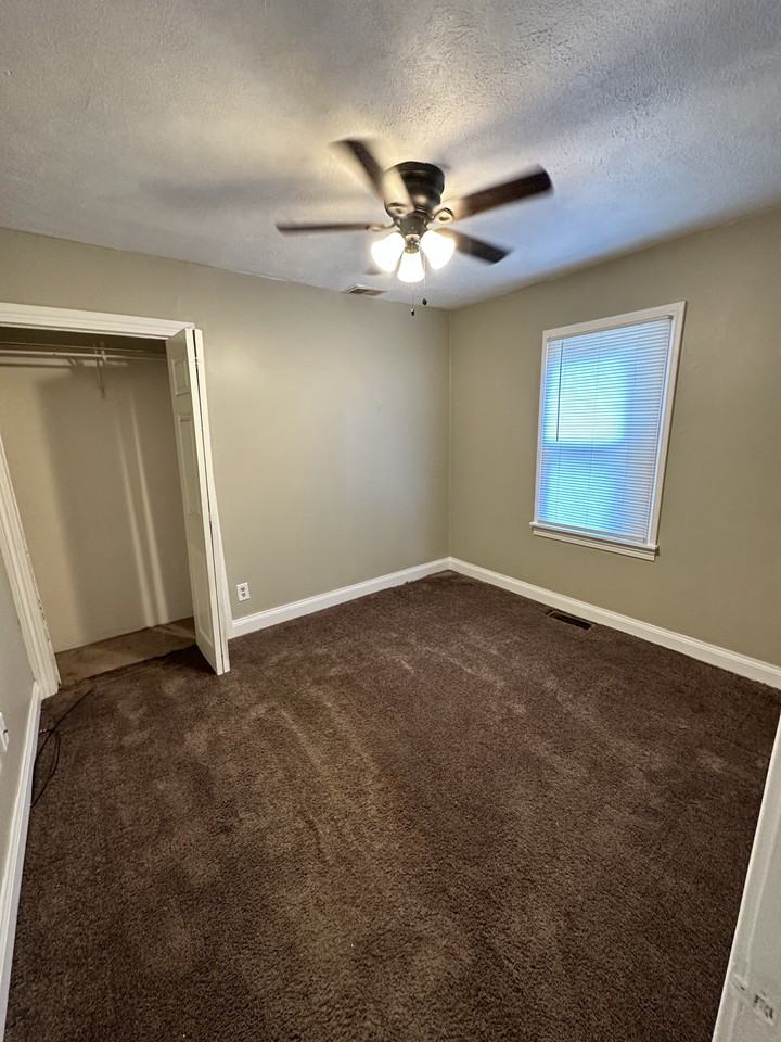 2421 Mercer Ave - Photo 7 of 12