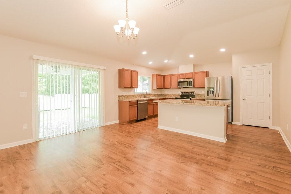 171 Orient Dr - Photo 5 of 15