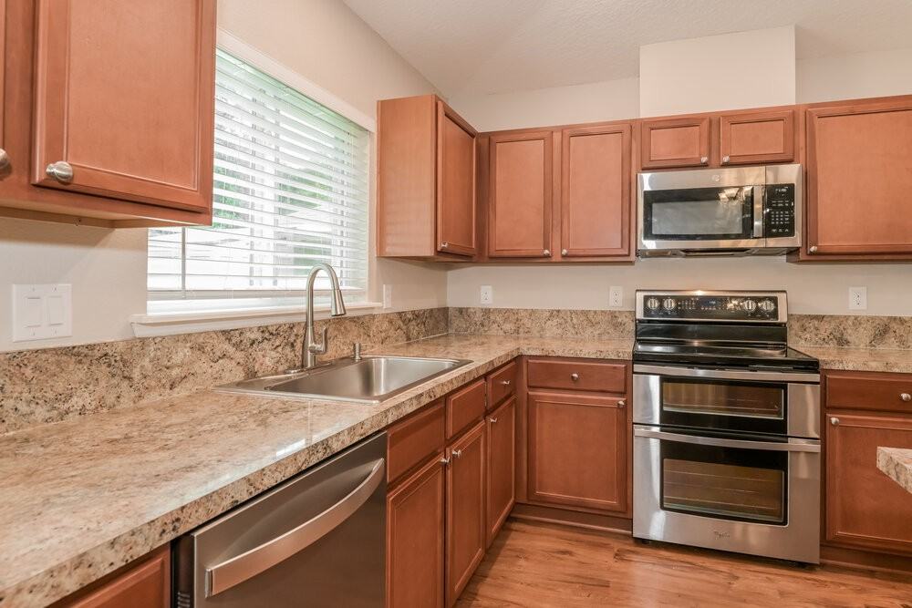 171 Orient Dr - Photo 6 of 15