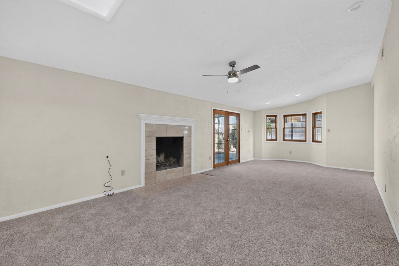 3905 Mary Ellen St Ne - Photo 3 of 14