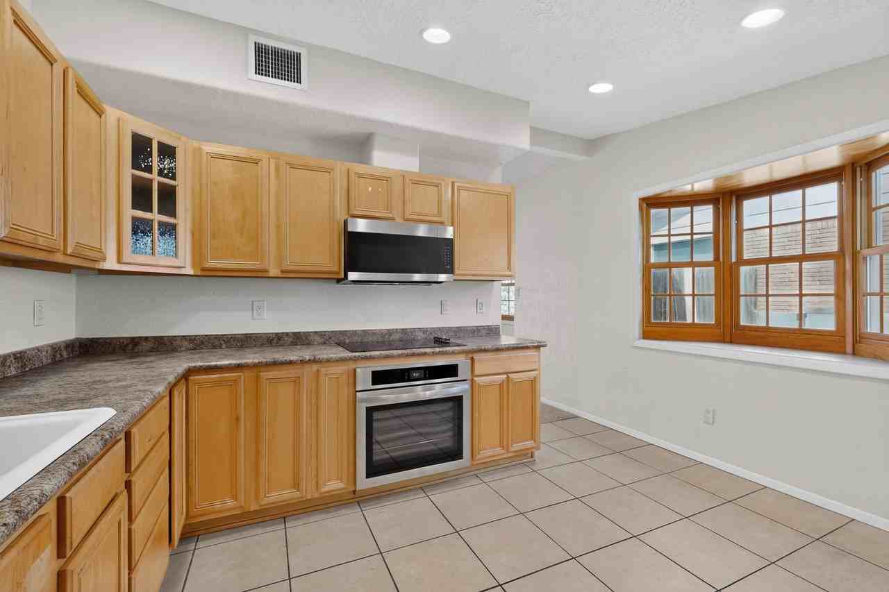 3905 Mary Ellen St Ne - Photo 5 of 14