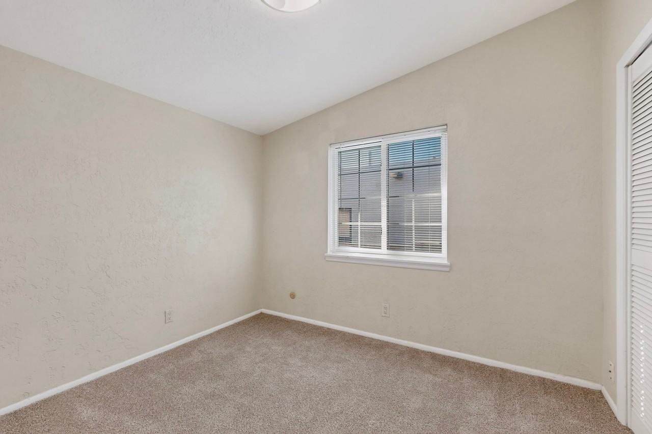 3905 Mary Ellen St Ne - Photo 7 of 14