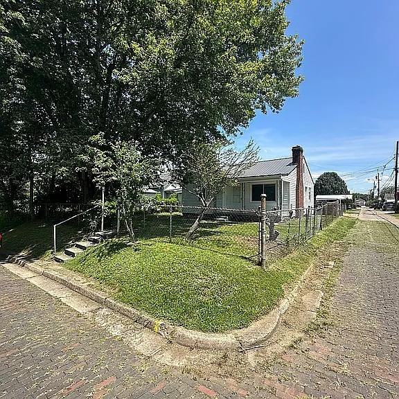2 7th St - Photo 2 of 16