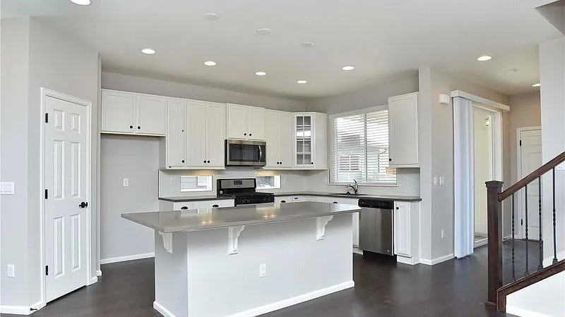 7223 W Pacific Ave - Photo 4 of 11