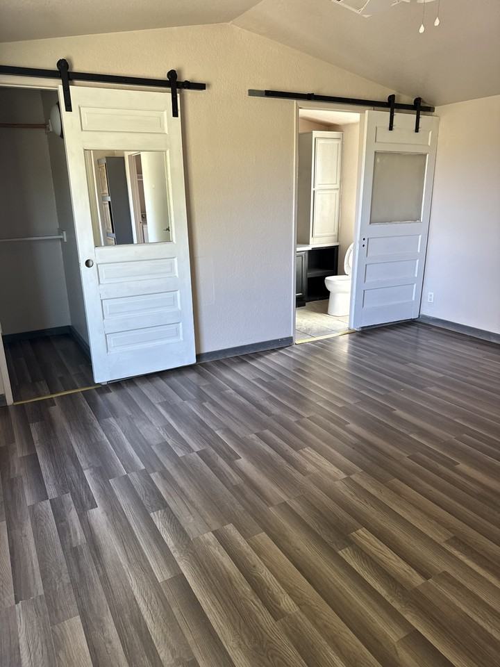 746 S Roosevelt Road R 1/2 - Photo 2 of 12