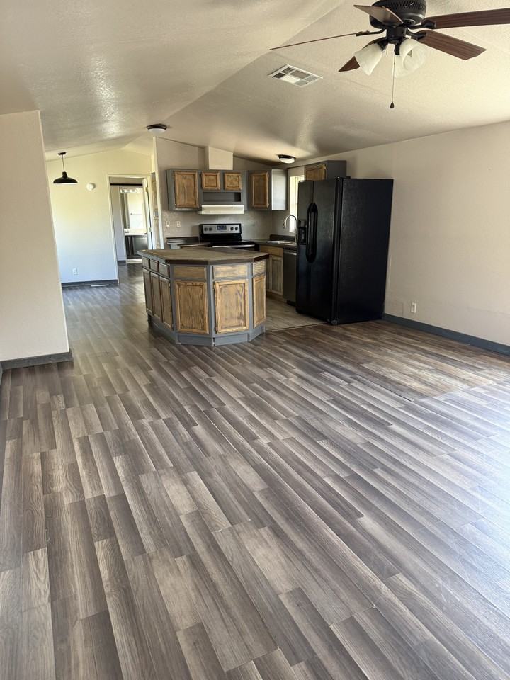 746 S Roosevelt Road R 1/2 - Photo 3 of 12
