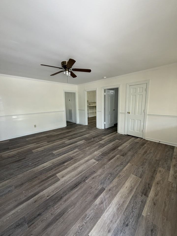 205 College St #A - Photo 5 of 12