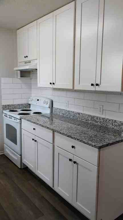 615 N Avenue C - Photo 5 of 16