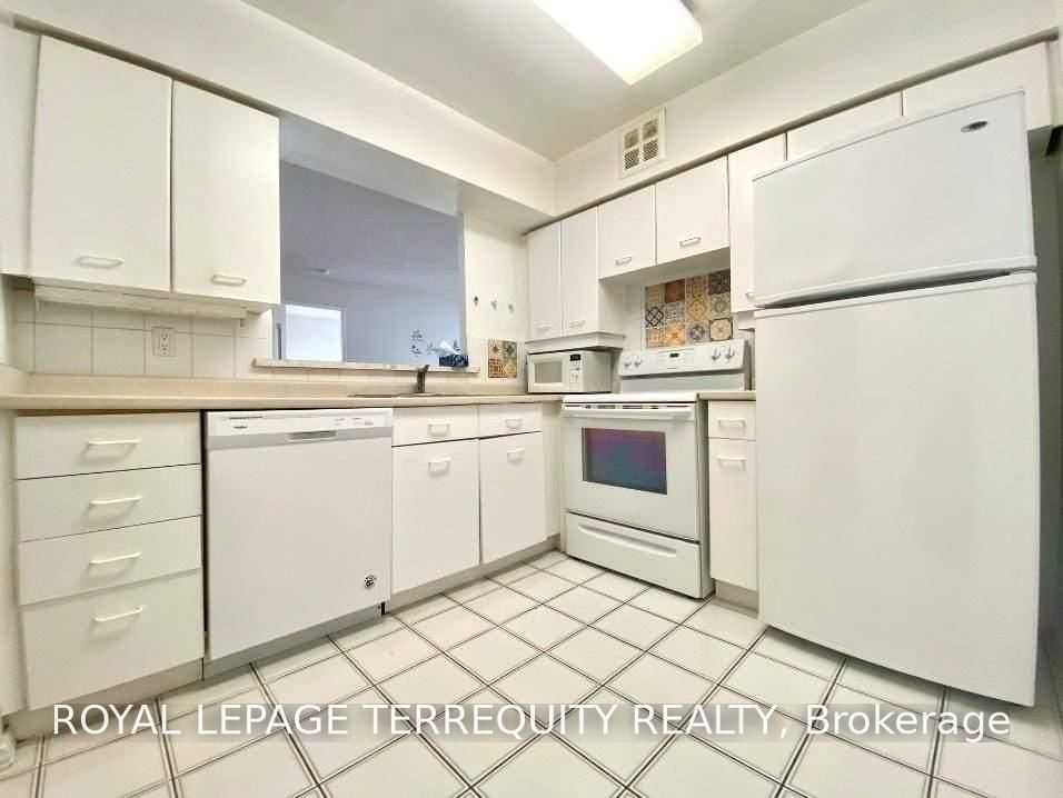 30 Greenfield Avenue #3200 - Photo 2 of 12