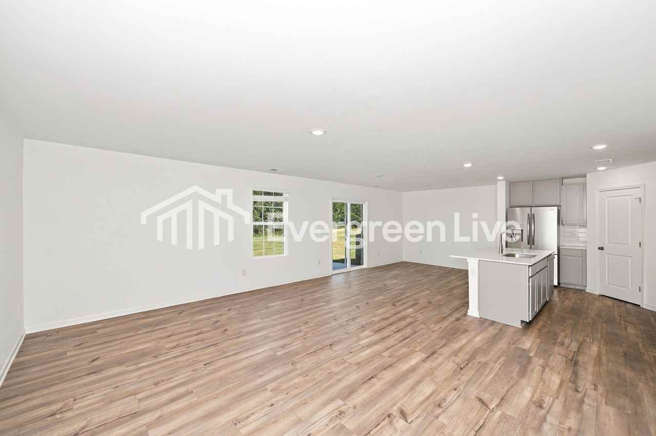 4066 Oxford Glen Dr - Photo 3 of 10