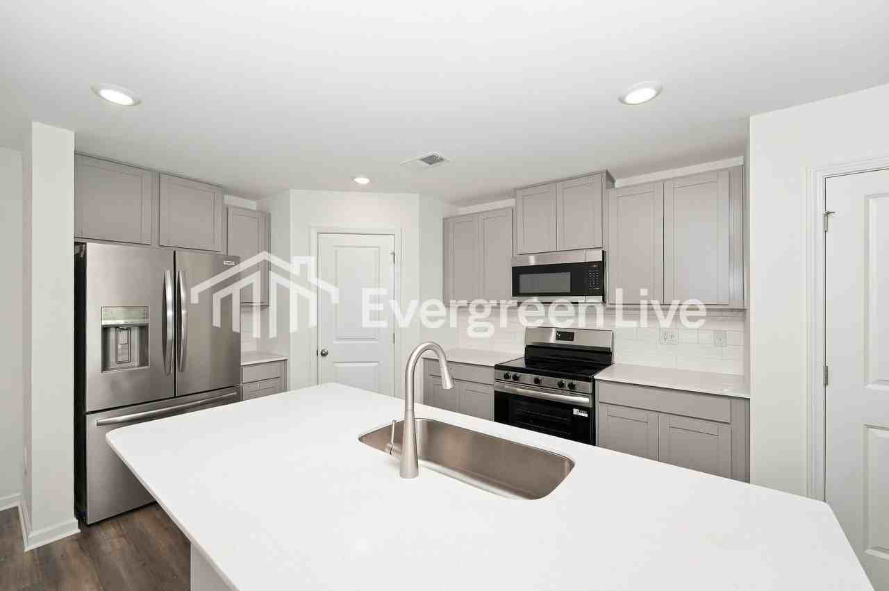 4066 Oxford Glen Dr - Photo 4 of 10