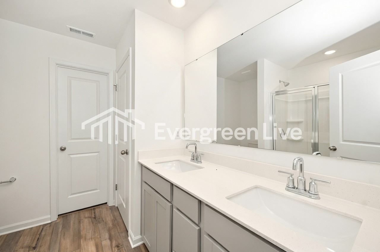 4066 Oxford Glen Dr - Photo 6 of 10