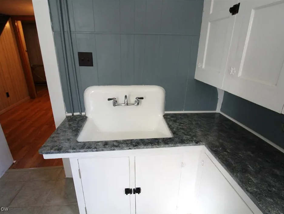 421 Hyatt Ave - Photo 5 of 8