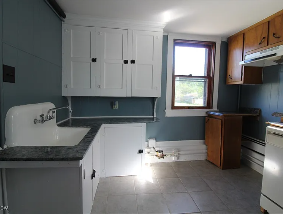 421 Hyatt Ave - Photo 7 of 8