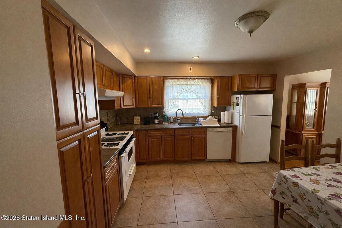 340 Fanning St - Photo 5 of 9