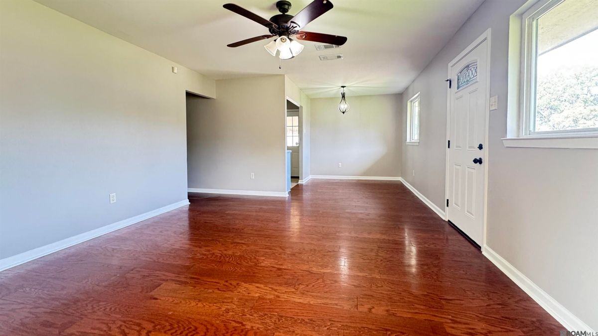 4266 Debellevue Dr - Photo 4 of 9