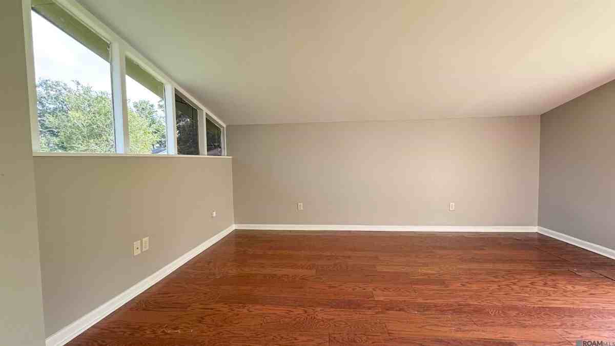 4266 Debellevue Dr - Photo 5 of 9