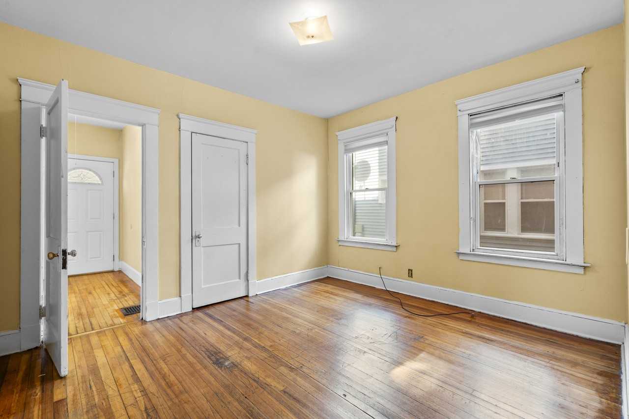 855 Woodward Ave - Photo 3 of 32