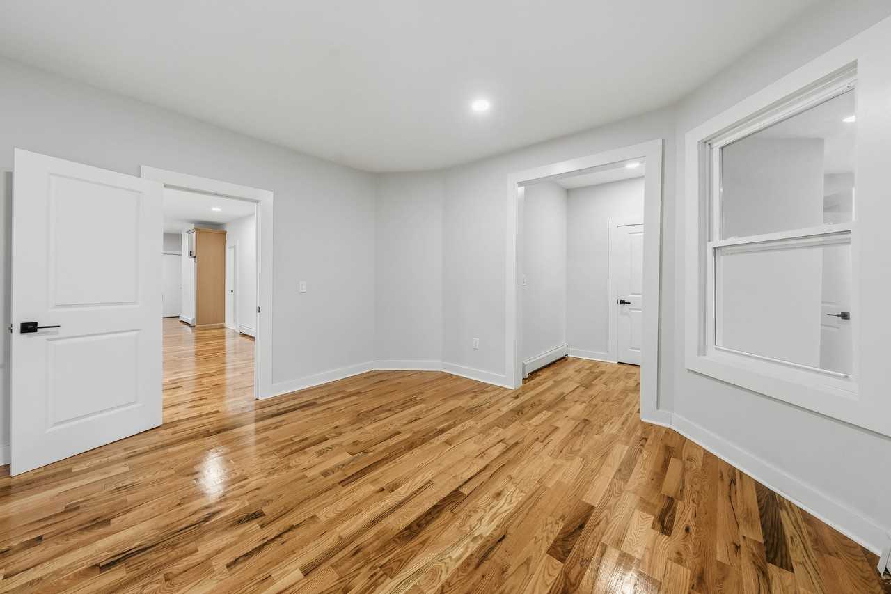26 Rhode Island Ave - Photo 3 of 32