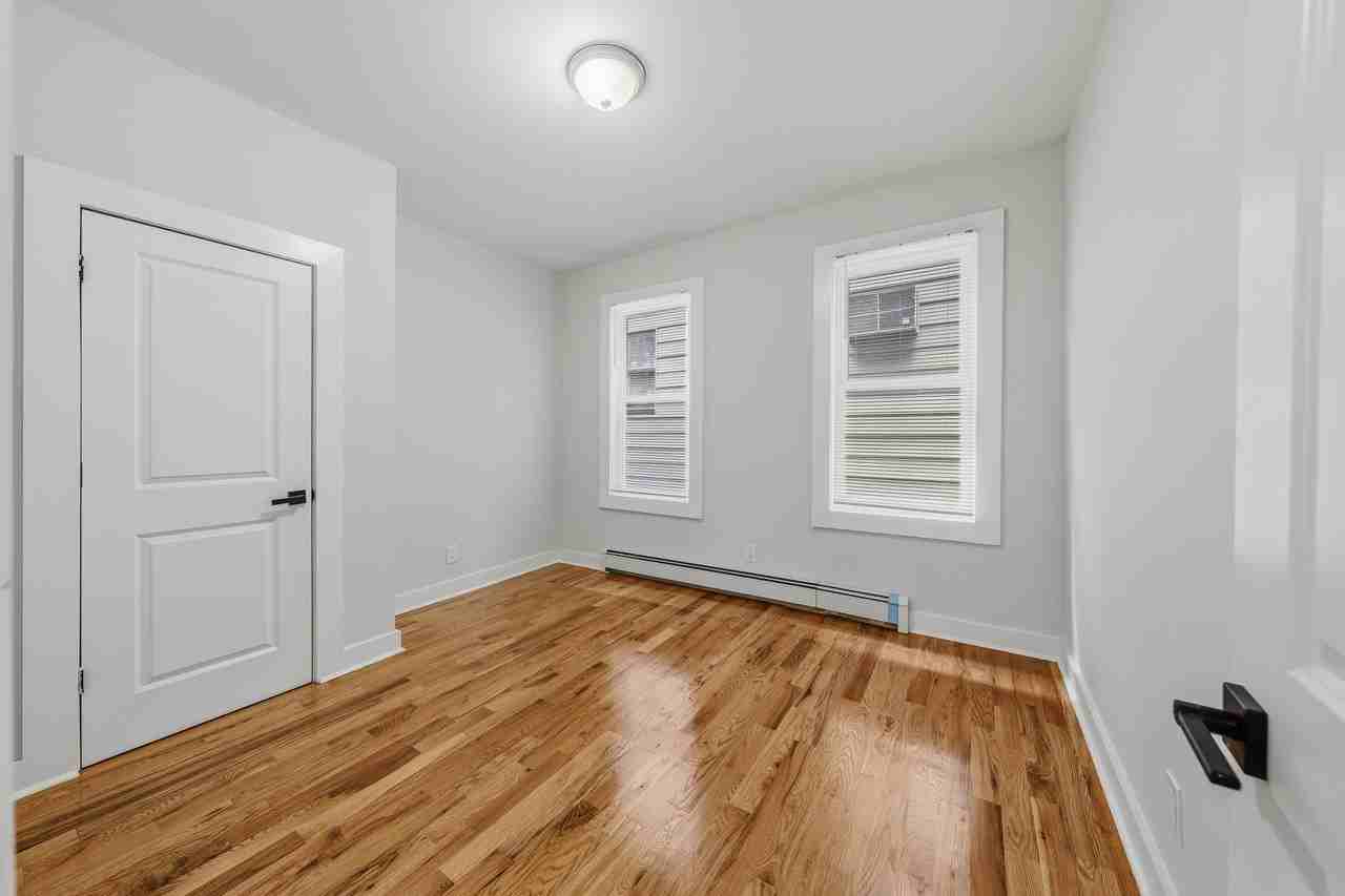 26 Rhode Island Ave - Photo 5 of 32