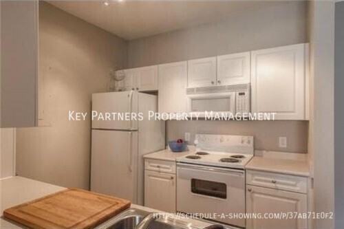 11611 Tomahawk Creek Pkwy - Photo 6 of 17
