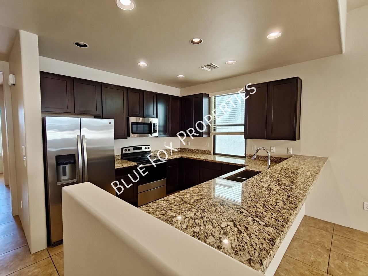 321 E Calderwood Rd - Photo 6 of 27