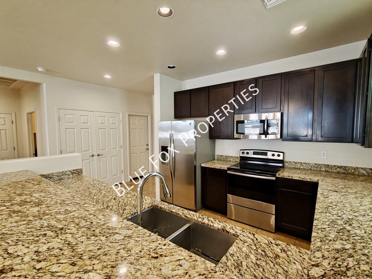 321 E Calderwood Rd - Photo 7 of 27