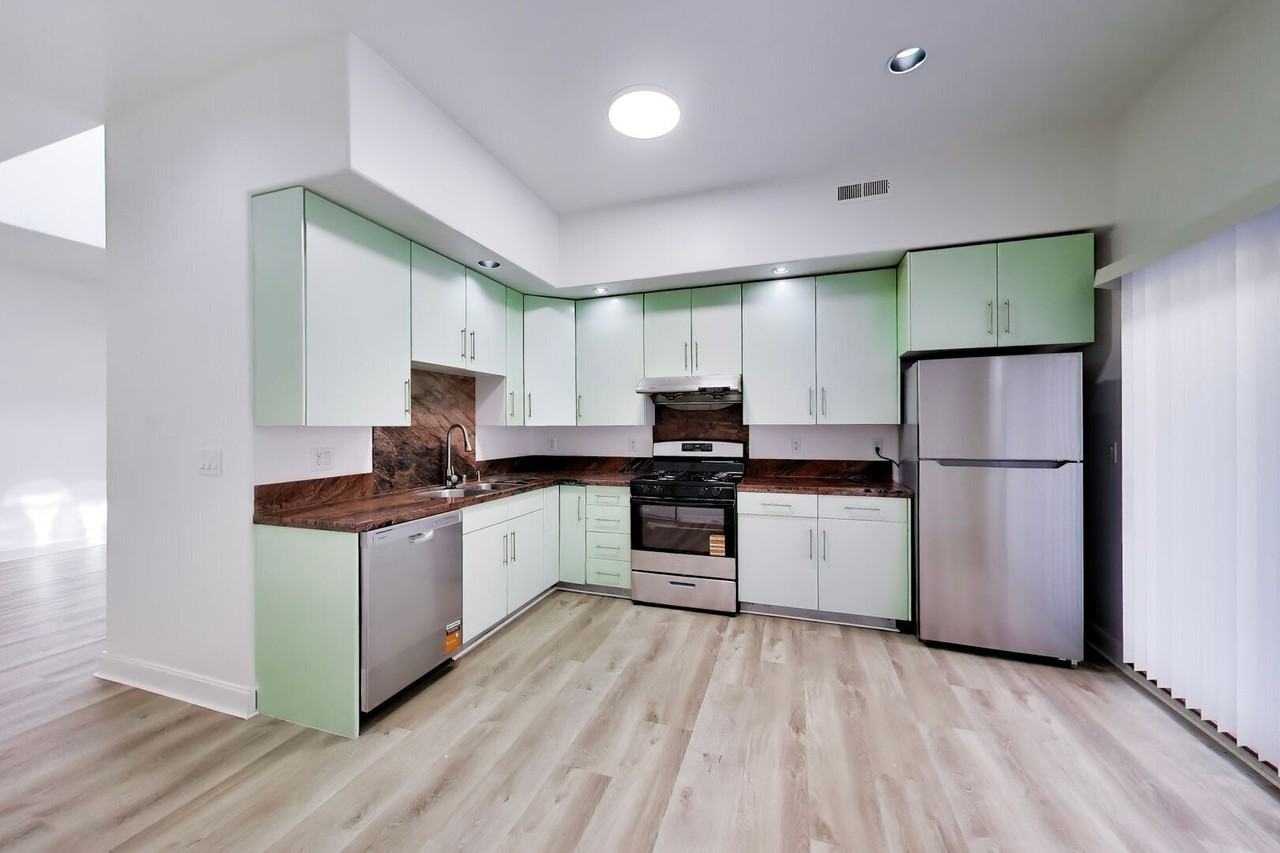 324 10th St #304 - Photo 2 of 26