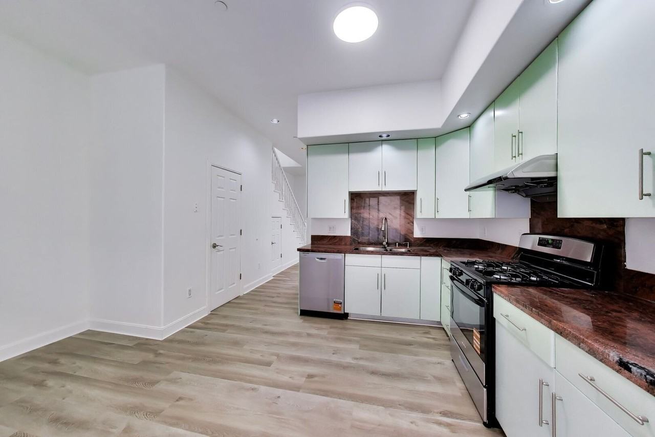 324 10th St #304 - Photo 3 of 26