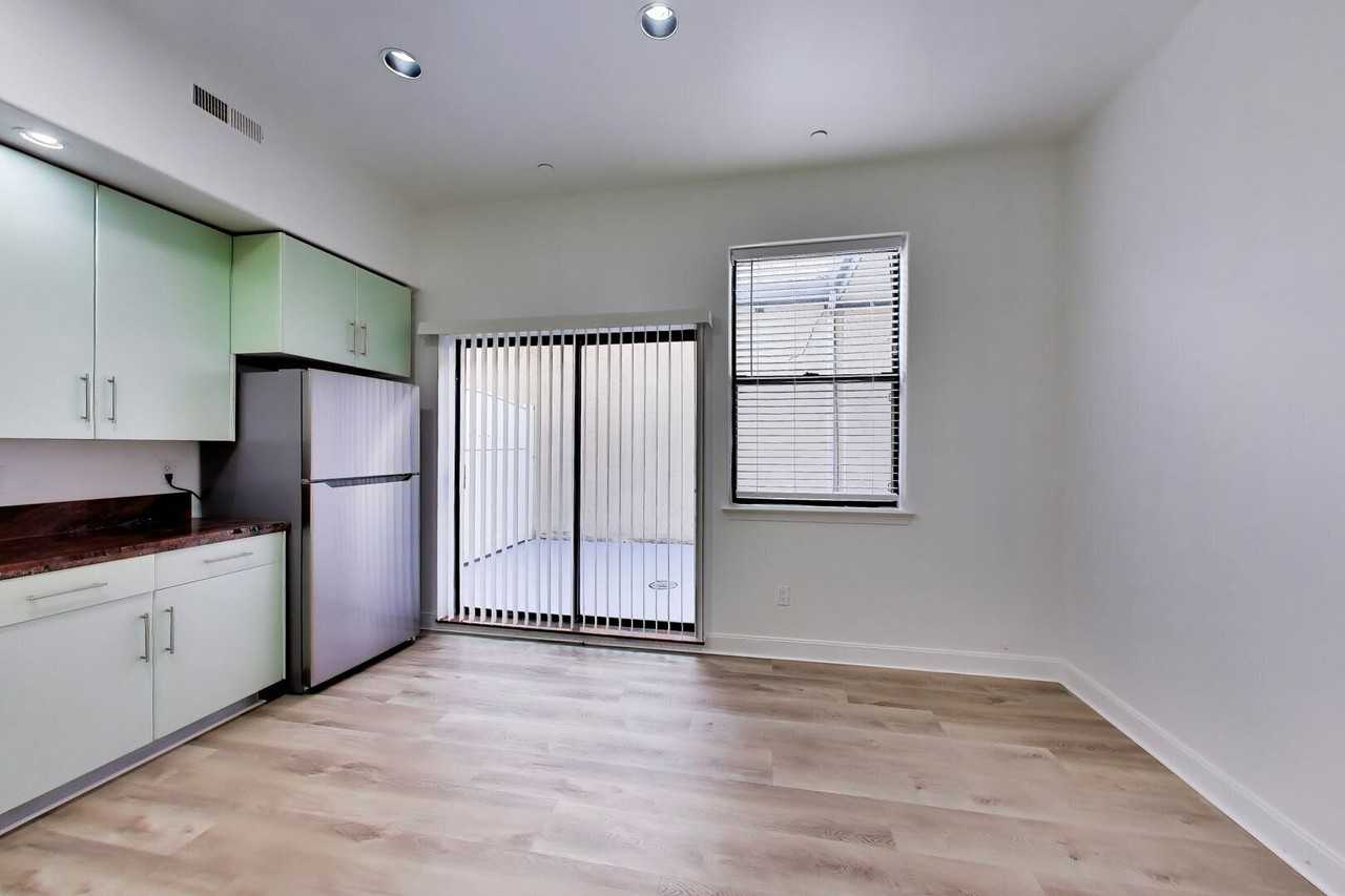 324 10th St #304 - Photo 5 of 26