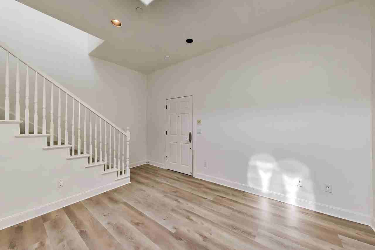 324 10th St #304 - Photo 7 of 26