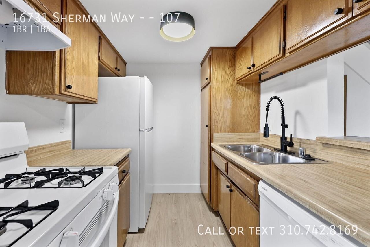 16731 Sherman Way #107 - Photo 5 of 21