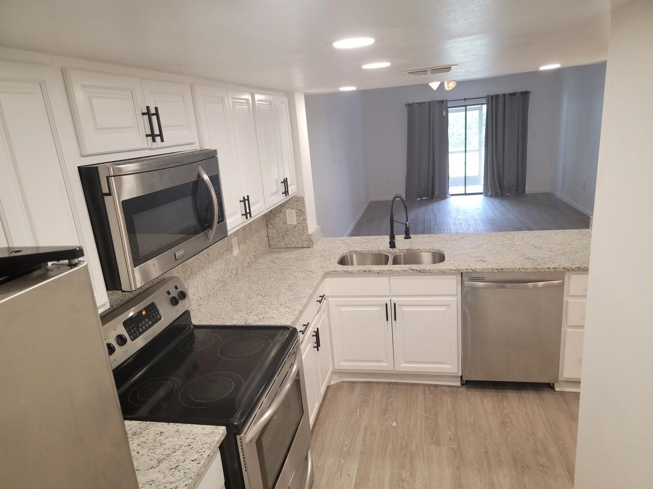 426 Main St #A - Photo 3 of 12