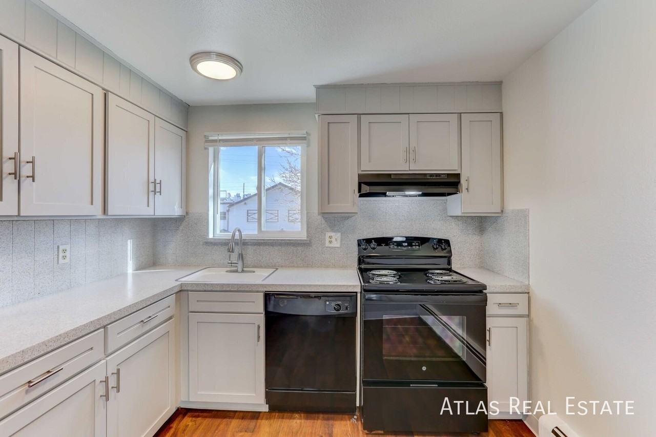 2684 Paramount Pkwy #101 - Photo 4 of 31