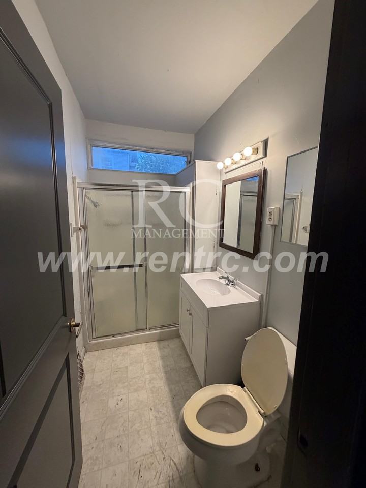 1114 N Franklin St ## 1 - Photo 4 of 12