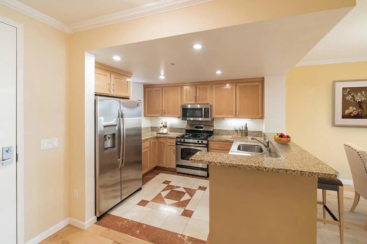 401 Crescent Ct #4203 - Photo 4 of 10