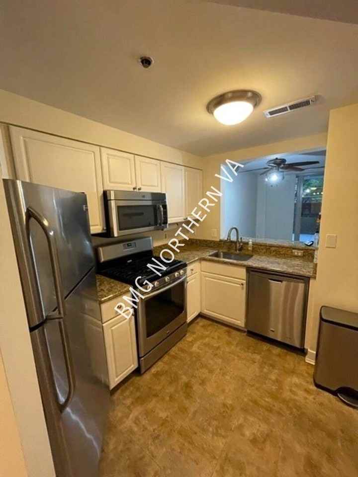 1050 N Taylor St #104 - Photo 3 of 16