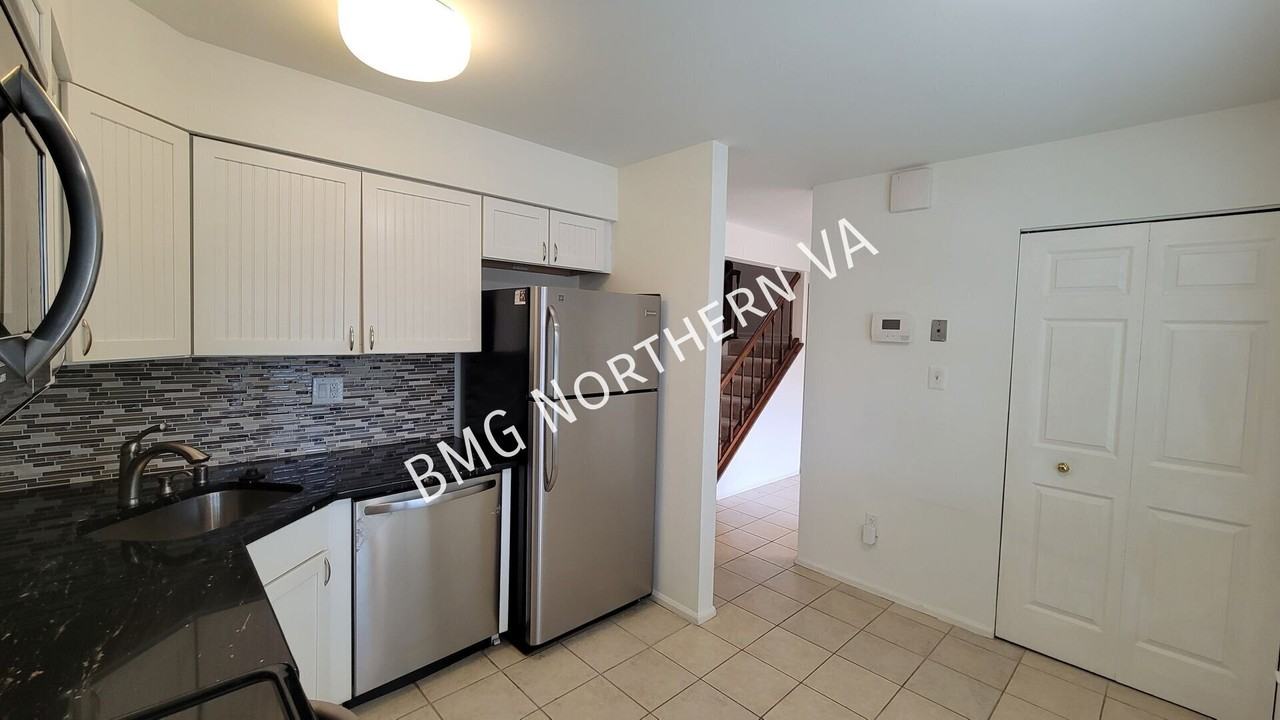 6106 Heron Pond Ct - Photo 4 of 23