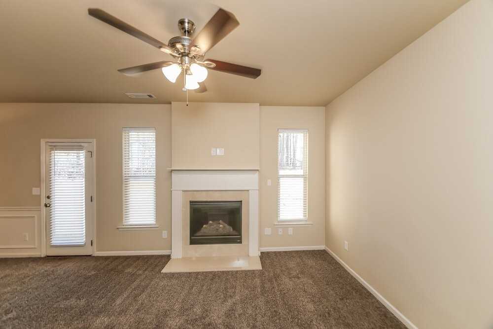5033 Saphire Ct - Photo 4 of 17
