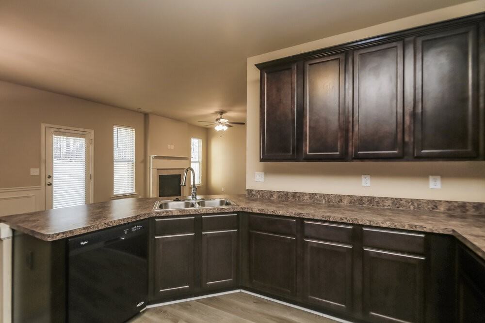 5033 Saphire Ct - Photo 7 of 17